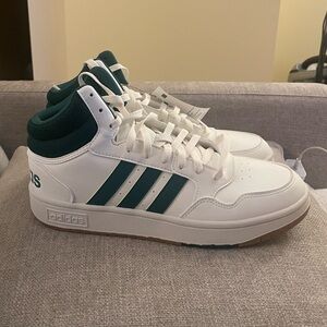 Adidas HOOPS 3.0 MID CLASSIC VINTAGE 
SHOES